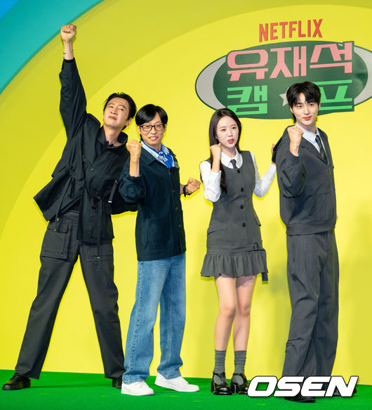[OSEN=민경훈 기자] 19일 서울 종로구 JW 메리어트 동대문 스퀘어에서 넷플릭스 시리즈 '유재석 캠프' 제작발표회가 열렸다.오는 26일(화) 첫 공개되는 '유재석 캠프'는 초보 캠프장 유재석과 예측 불가 직원 이광수, 변우석, 지예은이 숙박객들과 떠들어 재끼고, 놀아 재끼고, 까불어 재끼며 일상 탈출을 완성하는 단체 캠프 예능이다.이광수, 유재석, 지예은, 변우석이 포즈를 취하고 있다.&nbsp;2026.05.19&nbsp;/ rumi@osen.co.kr