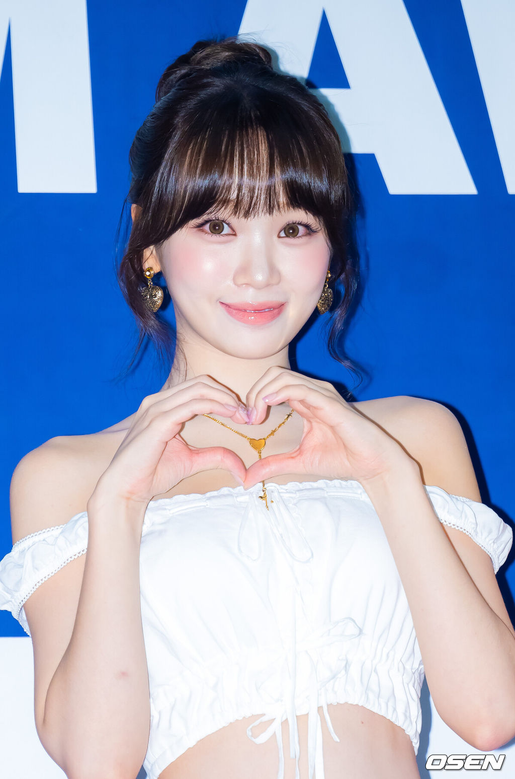 21일 오후 서울 송파구 잠실실내체육관에서 '2025 케이 월드 드림 어워즈'(2025 K WORLD DREAM AWARDS) 블루카펫 및 포토월 행사가 진행됐다.지난 2017년 '제1회 소리바다 베스트 케이뮤직 어워즈'로 출발해 올해로 9년째 이어지고 있는 이 시상식은 글로벌 시장에서 케이팝을 빛내고 있는 주역들과 셀럽들이 한자리에 모여 다채로운 볼거리를 제공한다.르세라핌(LE SSERAFIM) 김채원이 입장하며 포즈를 취하고 있다. 2025.08.21 /rumi@osen.co.kr