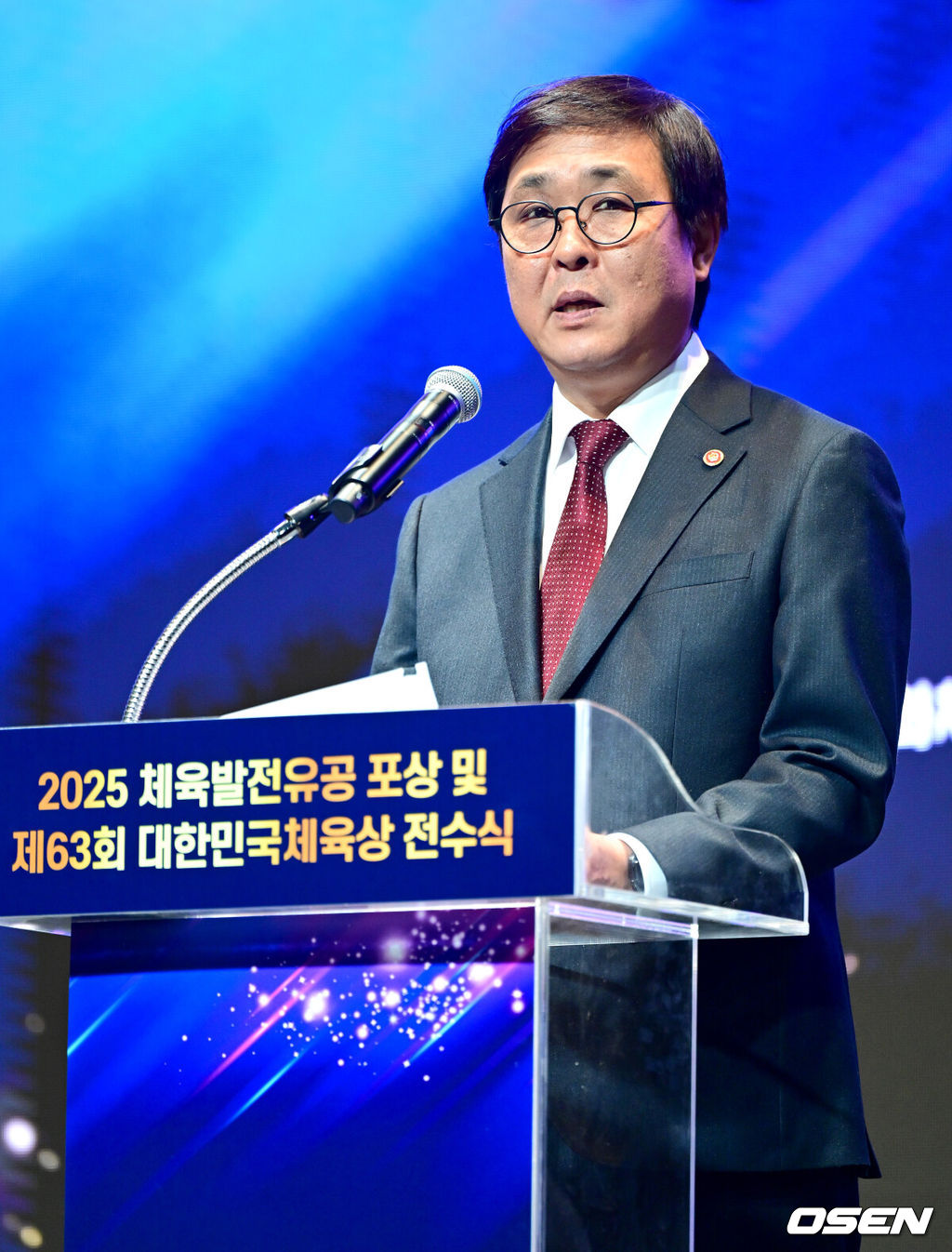 21일 오후 서울 소공동 웨스틴 조선 서울에서 ’2025 체육발전유공 포상 및 제63회 대한민국체육상 전수식’이 열렸다.대한민국체육상은 국민체육 발전 및 진흥에 공적이 있는 자에게 수여하는 상이며, 체육발전유공은 체육 발전에 공을 세운 체육인에게 수여하는 체육 분야 최고 영예의 서훈이다. 최휘영 문화체육관광부 장관이 인사말을 전하고 있다. 2025.11.21 / dreamer@osen.co.kr