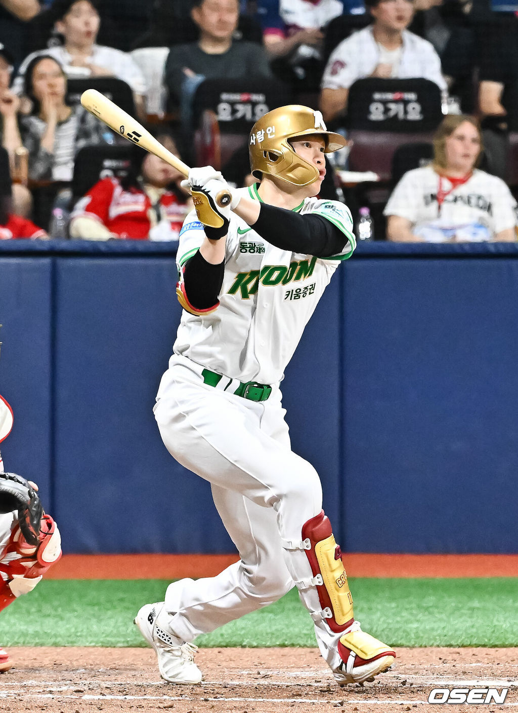 19일 오후 서울 고척스카이돔에서 2026 신한 SOL KBO 리그 키움 히어로즈와 SSG 랜더스의 경기가 진행됐다.이날 경기에서 키움은 박정훈을, SSG는 타케다를 선발투수로 내세웠다.4회말 키움 선두타자 임병욱이 안타를 날리고 있다. 2026.05.19 / soul1014@osen.co.kr
