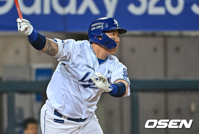 [OSEN=포항, 이석우 기자] 19일 포항야구장에서 2026 신한 SOL KBO 리그 삼성 라이온즈와 KT 위즈의 경기가 열렸다. 홈팀 삼성은 원태인이, 방문팀 KT는 보쉴리가 선발 출전했다. 삼성 라이온즈 최형우가 7회말 1사 3루 우중간 1타점 안타를 치고 있다. 2026.05.19 / foto0307@osen.co.kr