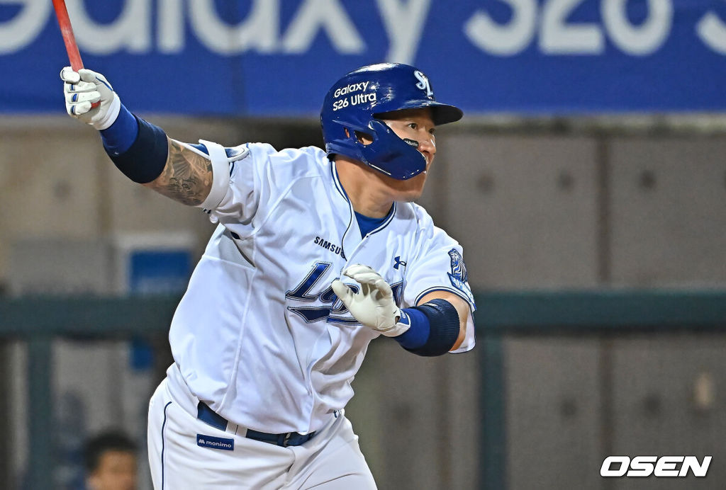 19일 포항야구장에서 2026 신한 SOL KBO 리그 삼성 라이온즈와 KT 위즈의 경기가 열렸다. 홈팀 삼성은 원태인이, 방문팀 KT는 보쉴리가 선발 출전했다. 삼성 라이온즈 최형우가 7회말 1사 3루 우중간 1타점 안타를 치고 있다. 2026.05.19 / foto0307@osen.co.kr