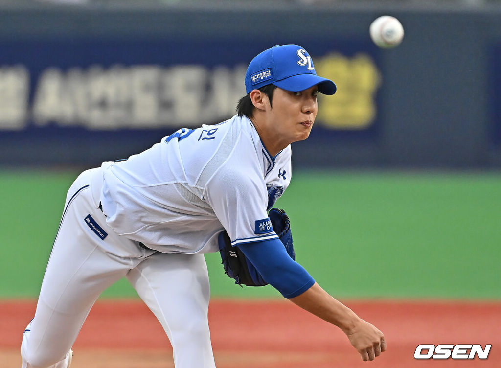 19일 포항야구장에서 2026 신한 SOL KBO 리그 삼성 라이온즈와 KT 위즈의 경기가 열렸다. 홈팀 삼성은 원태인이, 방문팀 KT는 보쉴리가 선발 출전했다. 삼성 라이온즈 선발 투수 원태인이 역투하고 있다. 2026.05.19 / foto0307@osen.co.kr