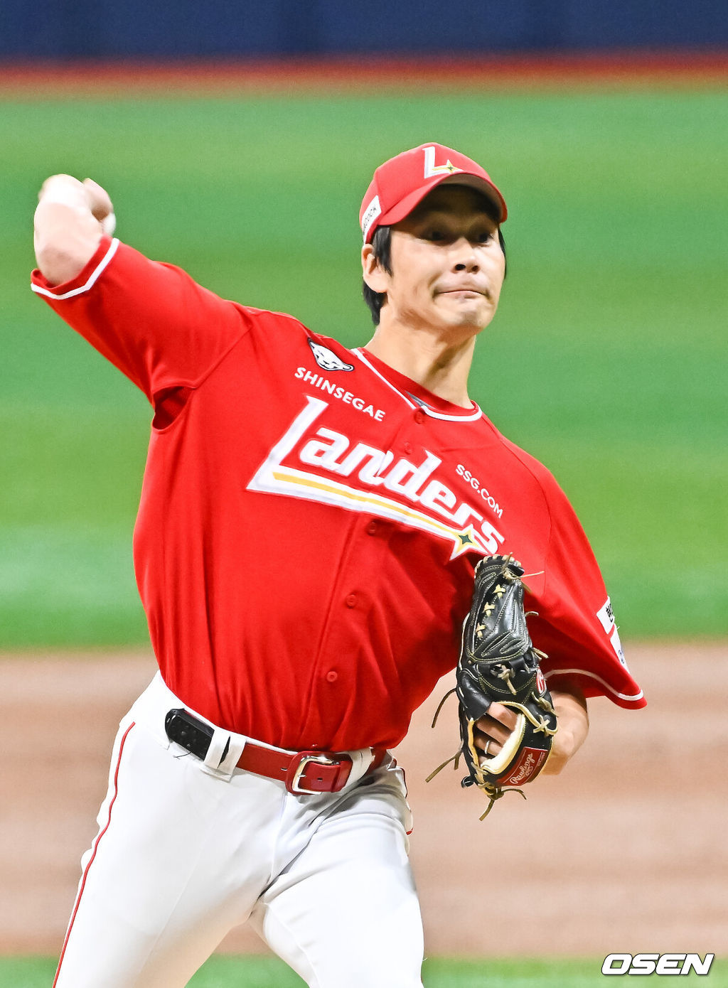 19일 오후 서울 고척스카이돔에서 2026 신한 SOL KBO 리그 키움 히어로즈와 SSG 랜더스의 경기가 진행됐다.이날 경기에서 키움은 박정훈을, SSG는 타케다를 선발투수로 내세웠다.1회말 SSG 선발투수 타케다가 역투하고 있다. 2026.05.19 / soul1014@osen.co.kr