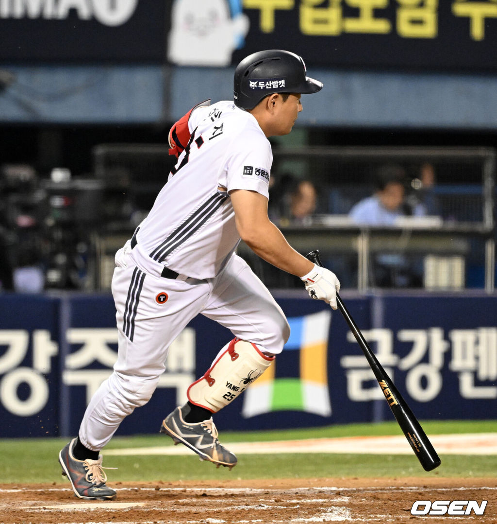19일 서울 잠실야구장에서 2026 신한 SOL KBO리그 두산 베어스와 NC 다이노스의 경기가 열렸다.이날 두산은 최민석, NC는 테일러를 선발로 내세웠다.6회말 2사 1,2루에서 두산 양의지가 적시타를 치고 있다. 2026.05.19 /sunday@osen.co.kr