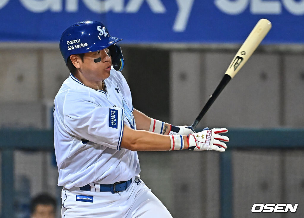 19일 포항야구장에서 2026 신한 SOL KBO 리그 삼성 라이온즈와 KT 위즈의 경기가 열렸다. 홈팀 삼성은 원태인이, 방문팀 KT는 보쉴리가 선발 출전했다. 삼성 라이온즈 강민호가 7회말 무사 1,3루 중견수 앞 1타점 안타를 치고 있다. 2026.05.19 / foto0307@osen.co.kr