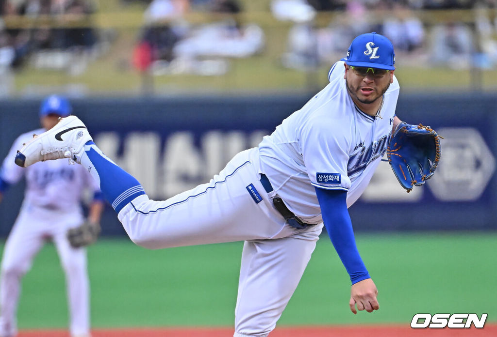 21일 포항야구장에서 2026 신한 SOL KBO 리그 삼성 라이온즈와 KT 위즈의 경기가 열렸다. 홈팀 삼성은 후라도가, 방문팀 KT는 오원석이 선발 출전했다. 삼성 라이온즈 선발투수 후라도가 역투하고 있다. 2026.05.21 / foto0307@osen.co.kr