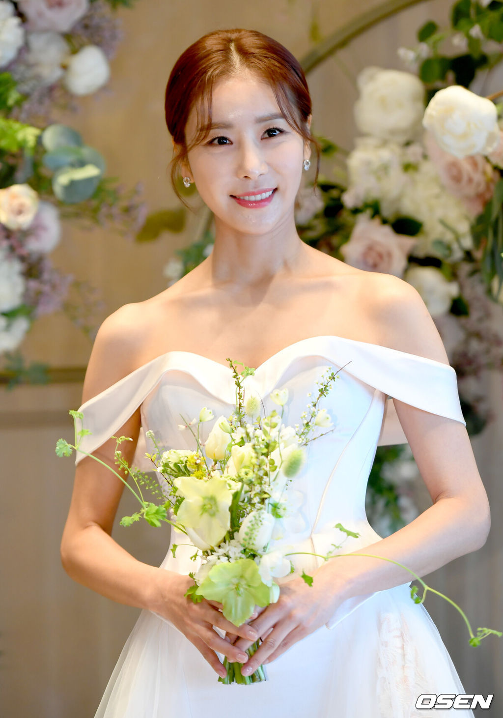 5일 오후 서울 신천동 롯데 시그니엘호텔에서 배우 한다감(한은정) 결혼 기자회견이 열렸다. 배우 한다감(한은정)이 포토타임을 하고 있다./ksl0919@osen.co.kr 