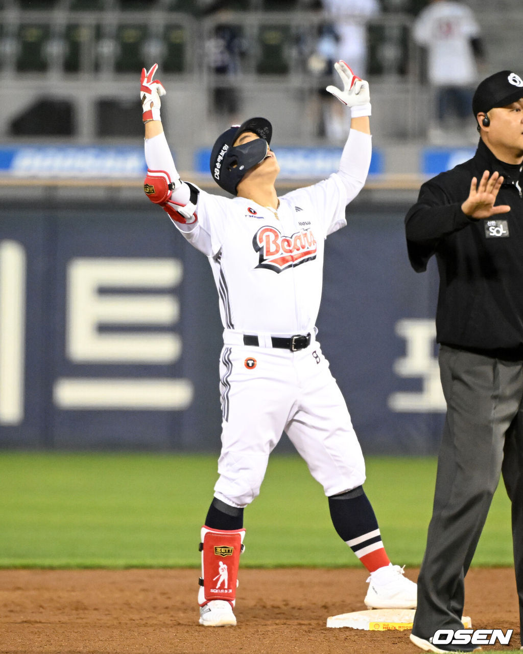 21일 서울 잠실야구장에서 2026 신한 SOL KBO리그 두산 베어스와 NC 다이노스의 경기가 열렸다.이날 두산은 벤자민, NC는 토다를 선발로 내세웠다.5회말 2사에서 두산 손아섭이 우전 2루타를 치고 환호하고 있다. 2026.05.21 /sunday@osen.co.kr