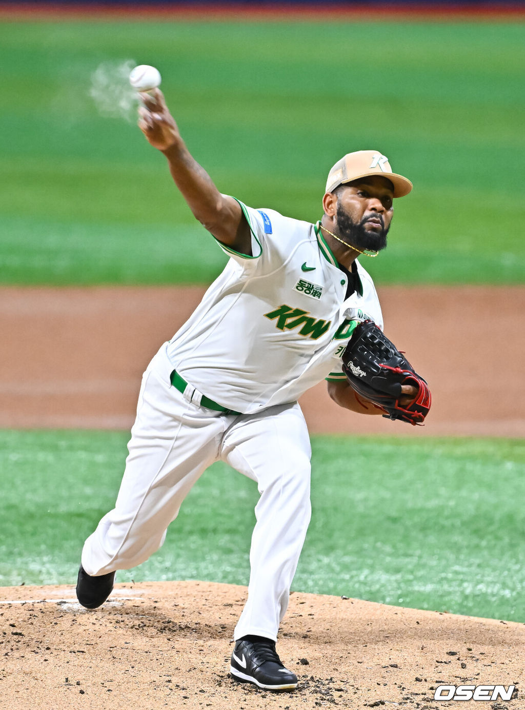 21일 오후 서울 고척스카이돔에서 2026 신한 SOL KBO 리그 키움 히어로즈와 SSG 랜더스의 경기가 진행됐다.이날 경기에서 키움은 알칸타라를, SSG는 긴지로를 선발투수로 내세웠다.1회초 키움 선발투수 알칸타라가 역투하고 있다 2026.05.21 / soul1014@osen.co.kr