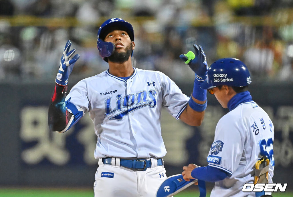 21일 포항야구장에서 2026 신한 SOL KBO 리그 삼성 라이온즈와 KT 위즈의 경기가 열렸다. 홈팀 삼성은 후라도가, 방문팀 KT는 오원석이 선발 출전했다. 삼성 라이온즈 디아즈가 3회말 2사 1,3루 중견수 앞 1타점 안타를 치고 세리머니를 하고 있다. 2026.05.21 / foto0307@osen.co.kr