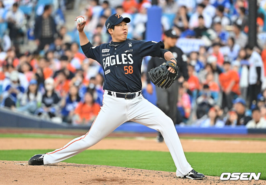 1일 대구삼성라이온즈파크에서 2026 신한 SOL KBO 리그 삼성 라이온즈와 한화 이글스의 경기가 열렸다. 홈팀 삼성은 원태인이, 방문팀 한화는 에르난데스가 선발 출전했다. 한화 이글스 박상원이 역투하고 있다. 2026.05.01 / foto0307@osen.co.kr