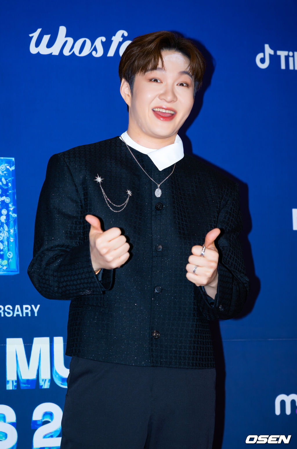 15일 오후 서울 송파구 올림픽공원 KSPO돔에서 '33주년 한터뮤직어워즈 2025' 레드카펫 행사가 열렸다. 이 행사에는 MC 이찬원-티파니 영과 함께 그룹 트리플에스, 아르테미스, 루시, 아이덴티티, 나우즈, 에잇턴, 빌리, 황가람, 손태진, 포레스텔라, 윙, 하츠투하츠, 싸이커스, 위아이, 박지현, 김희재, 펜타곤, 이영지, 이창섭, 윤종신 등이 참석했다.가수 이창섭이 입장하며 포즈를 취하고 있다. 2026.02.15 / rumi@osen.co.kr