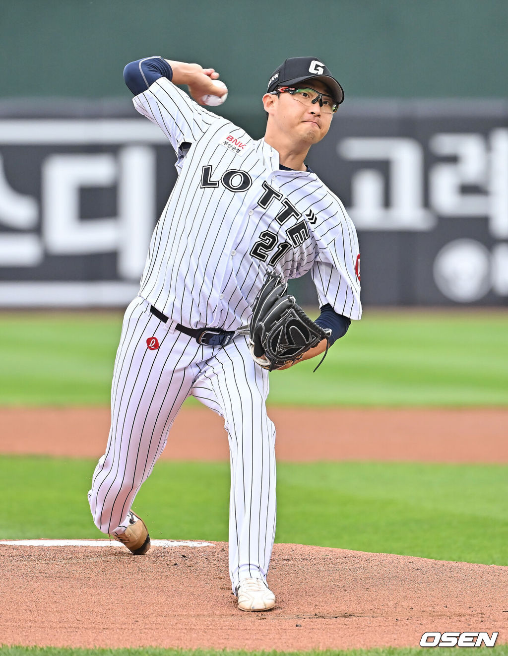 23일 부산 사직야구장에서 2026 신한 SOL KBO 리그 롯데 자이언츠와 삼성 라이온즈의 경기가 열렸다. 홈팀 롯데는 박세웅이, 방문팀 삼성은 장찬희가 선발 출전했다.롯데 자이언츠 선발 투수 박세웅이 역투하고 있다. 2026.05.23 / foto0307@osen.co.kr