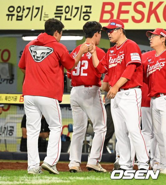 SSG 이숭용 감독과 노경은./OSEN DB