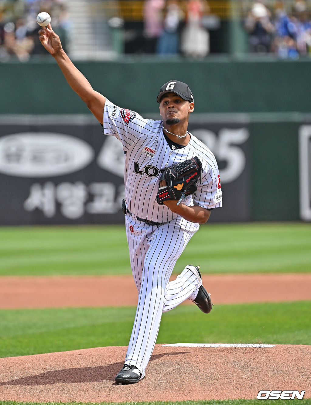 24일 부산 사직야구장에서 2026 신한 SOL KBO 리그 롯데 자이언츠와 삼성 라이온즈의 경기가 열렸다. 홈팀 롯데는 로드리게스가, 방문팀 삼성은 양창섭이 선발 출전했다.롯데 자이언츠 선발 투수 로드리게스가 역투하고 있다. 2026.05.24 / foto0307@osen.co.kr