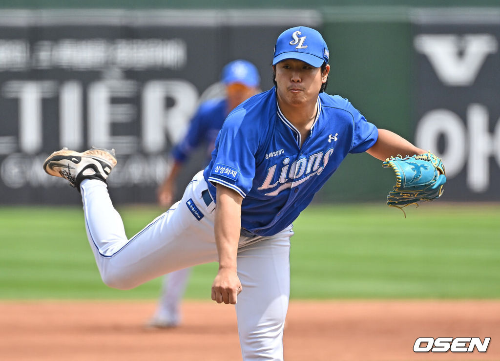 24일 부산 사직야구장에서 2026 신한 SOL KBO 리그 롯데 자이언츠와 삼성 라이온즈의 경기가 열렸다. 홈팀 롯데는 로드리게스가, 방문팀 삼성은 양창섭이 선발 출전했다.삼성 라이온즈 선발 투수 양창섭이 역투하고 있다. 2026.05.24 / foto0307@osen.co.kr