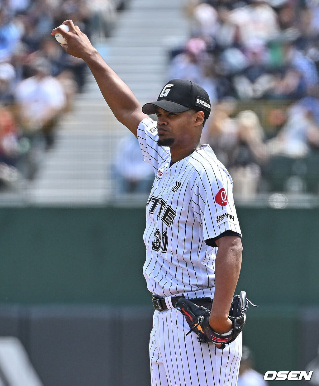 24일 부산 사직야구장에서 2026 신한 SOL KBO 리그 롯데 자이언츠와 삼성 라이온즈의 경기가 열렸다. 홈팀 롯데는 로드리게스가, 방문팀 삼성은 양창섭이 선발 출전했다.롯데 자이언츠 선발 투수 로드리게스가 어두운 표정을 짓고 있다. 2026.05.24 / foto0307@osen.co.kr