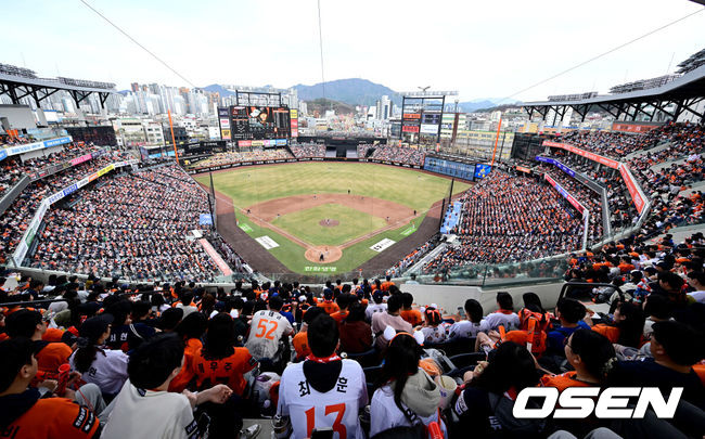 [OSEN=대전, 최규한 기자] 29일 대전 한화생명볼파크에서 ‘2026 신한 SOL KBO리그’ 한화 이글스와 키움 히어로즈의 경기가 열렸다. 만원 관중을 이룬 대전 한화생명 볼파크의 모습. 2025.03.29 / dreamer@osen.co.kr