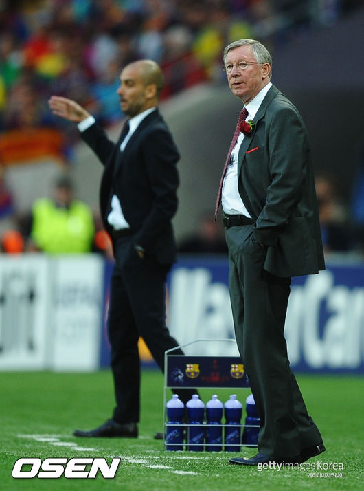 during the UEFA Champions League final between FC Barcelona and Manchester United FC at Wembley Stadium on May 28, 2011 in London, England.