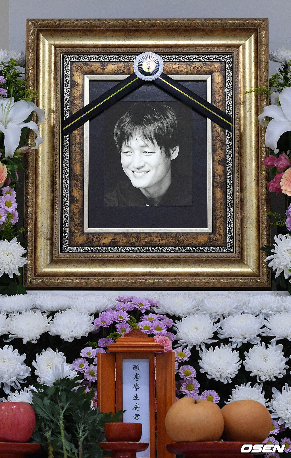 [OSEN=사진팀] 26일 오후 서울 중랑구 서울의료원 장례식장에 배우 이얼(58·이용덕)의 빈소가 마련돼 있다. 드라마 '스토브리그', '보이스4' 등을 비롯해 스크린과 브라운관을 오가며 활약해온 배우 이얼은 식도암 투병 중 별세했다. 2022.05.26 /photo@osen.co.kr