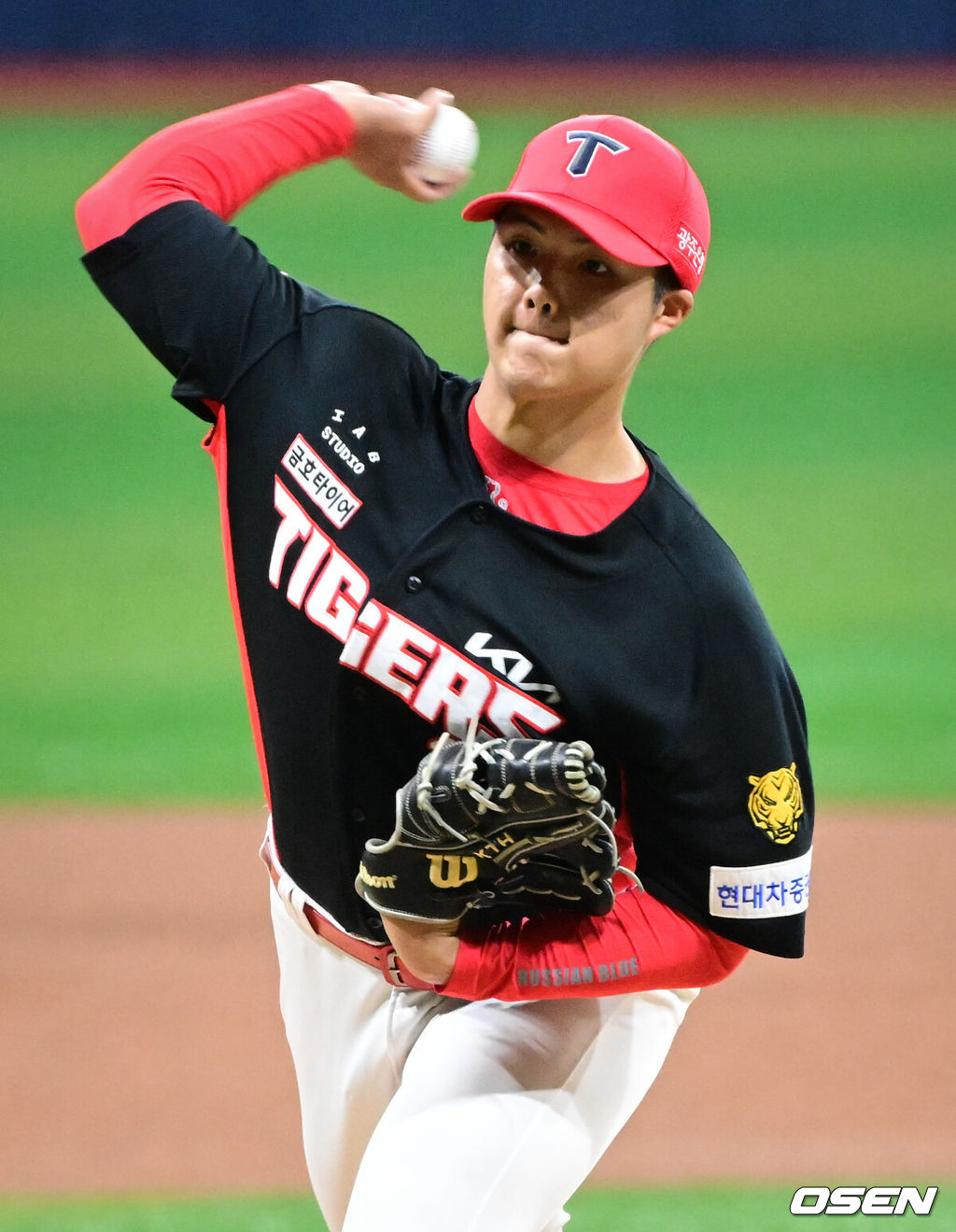 26일 오후 서울 고척스카이돔에서 2026 신한 SOL KBO 리그 키움 히어로즈와 KIA 타이거즈의 경기가 열렸다.이날 경기에 키움은 안우진을, KIA는 김태형을 선발투수로 내세웠다.1회말 KIA 김태형이 역투하고 있다.  2026.05.26 /cej@osen.co.kr