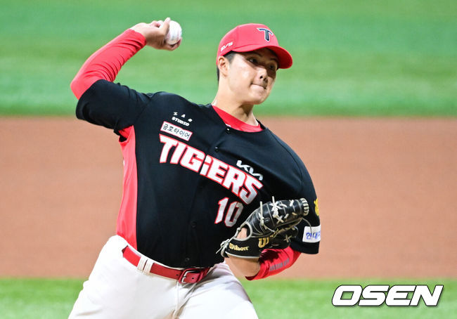 [OSEN=고척, 조은정 기자]26일 오후 서울 고척스카이돔에서 2026 신한 SOL KBO 리그 키움 히어로즈와 KIA 타이거즈의 경기가 열렸다.이날 경기에 키움은 안우진을, KIA는 김태형을 선발투수로 내세웠다.1회말 KIA 김태형이 역투하고 있다.  2026.05.26 /cej@osen.co.kr