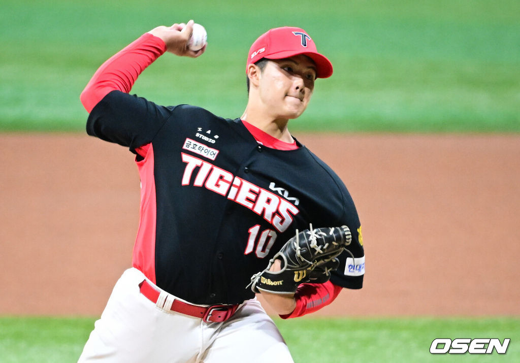 26일 오후 서울 고척스카이돔에서 2026 신한 SOL KBO 리그 키움 히어로즈와 KIA 타이거즈의 경기가 열렸다.이날 경기에 키움은 안우진을, KIA는 김태형을 선발투수로 내세웠다.1회말 KIA 김태형이 역투하고 있다.  2026.05.26 /cej@osen.co.kr