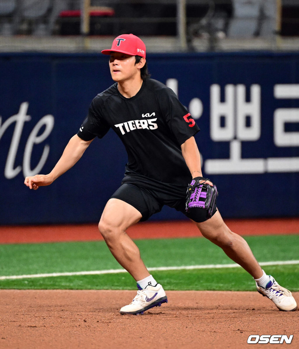26일 오후 서울 고척스카이돔에서 2026 신한 SOL KBO 리그 키움 히어로즈와 KIA 타이거즈의 경기가 열린다.이날 경기에서 키움은 안우진을, KIA는 김태형을 선발투수로 내세웠다.KIA 김도영이 훈련을 하고 있다. 2026.05.26 /cej@osen.co.kr