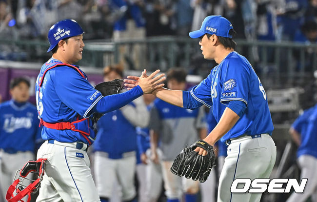 [OSEN=부산, 이석우 기자] 삼성 라이온즈 장승현, 김재윤 007 2026.05.22 / foto0307@osen.co.kr