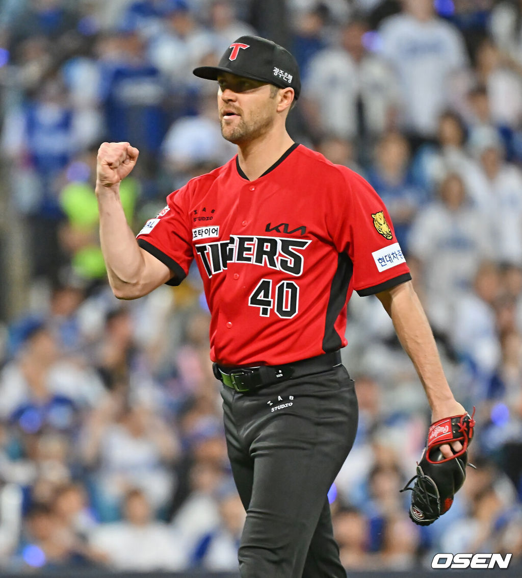 15일 대구삼성라이온즈파크에서 2026 신한 SOL KBO 리그 삼성 라이온즈와 KIA 타이거즈의 경기가 열렸다. 홈팀 삼성은 후라도가, 방문팀 KIA는 네일이 선발 출전했다. KIA 타이거즈 네일이 6회말 2사 2루 삼성 라이온즈 전병우를 2루수 플라이로 잡고 주먹을 불끈 쥐고 있다. 2026.05.15 / foto0307@osen.co.kr