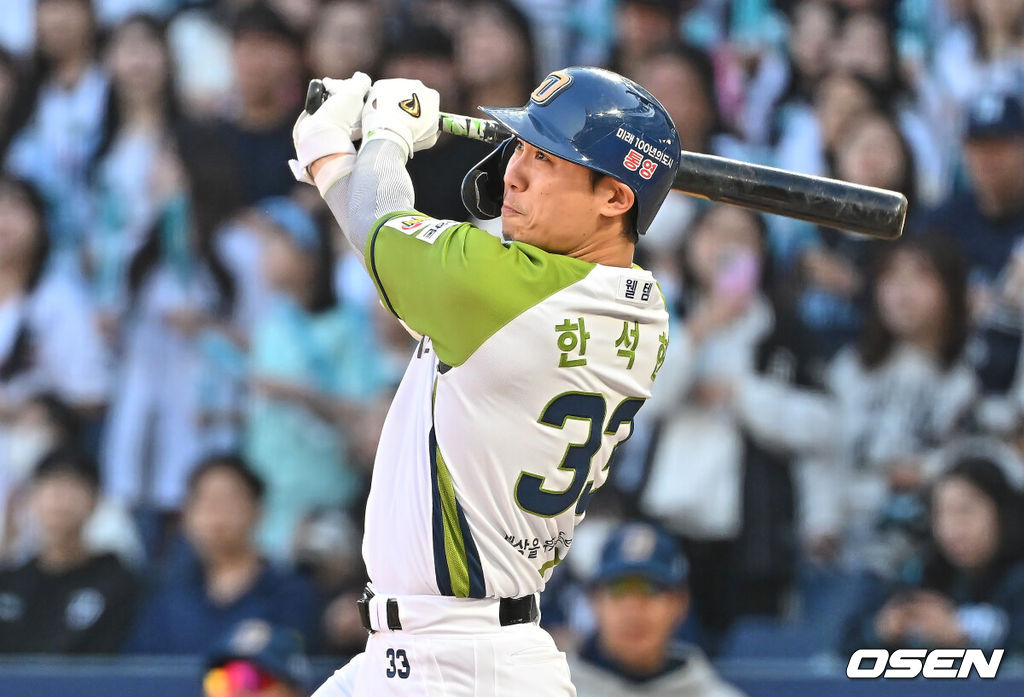 9일 창원NC파크에서 2026 신한 SOL KBO 리그 NC 다이노스와 삼성 라이온즈의 경기가 열렸다. 홈팀 NC는 신민혁이, 방문팀 삼성은 후라도가 선발 출전했다. NC 다이노스 한석현이 6회말 무사 1,3루 좌익수 희생플라이를 치고 있다. 2026.05.09 / foto0307@osen.co.kr