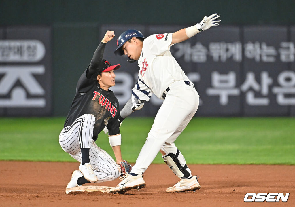 27일 부산 사직야구장에서 2026 신한 SOL KBO 리그 롯데 자이언츠와 LG 트윈스의 경기가 열렸다. 홈팀 롯데는 나균안이, 방문팀 LG는 치리노스가 선발 출전했다.롯데 자이언츠 고승민이 9회말 3루수 맞고 유격수 1루타를 치고 2루까지 쇄도했으나 아웃되고 있다. 2026.05.27 / foto0307@osen.co.kr