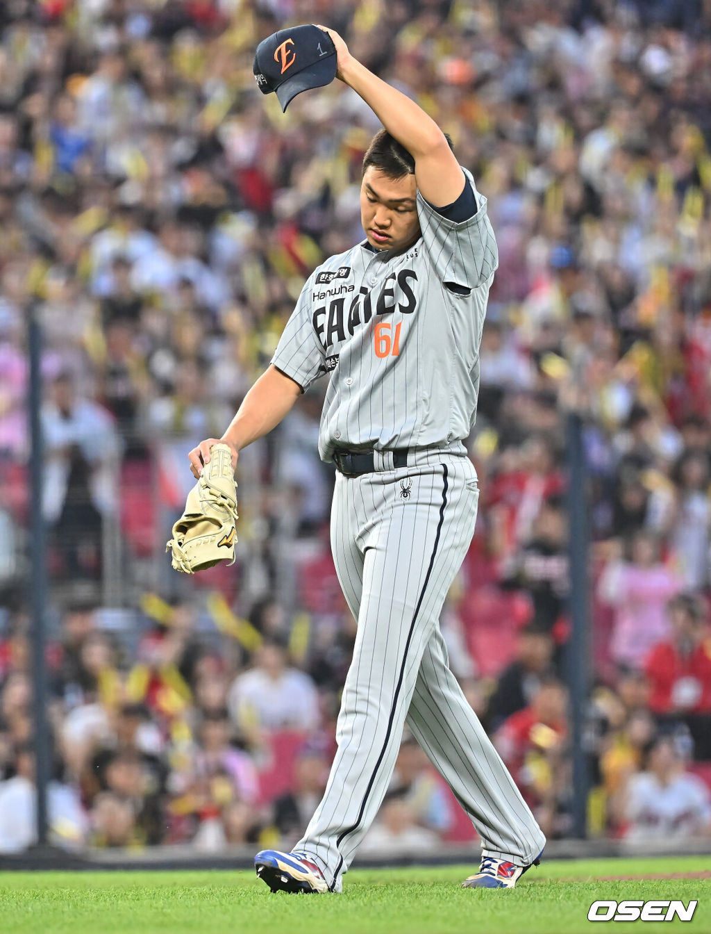 7일 광주-기아 챔피언스필드에서 2026 신한 SOL KBO 리그 KIA 타이거즈와 한화 이글스의 경기가 열렸다. 홈팀 KIA는 양현종이, 방문팀 한화는 정우주가 선발 출전했다.한화 이글스 선발투수 정우주가 2회말 2사 만루 밀어내기로 2실점한 후 교체되고 있다. 2026.05.07 / foto0307@osen.co.kr