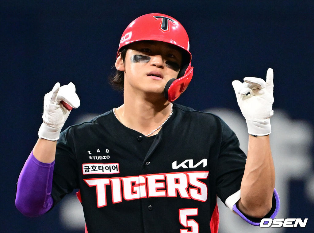 26일 오후 서울 고척스카이돔에서 2026 신한 SOL KBO 리그 키움 히어로즈와 KIA 타이거즈의 경기가 열렸다.이날 경기에 키움은 안우진을, KIA는 김태형을 선발투수로 내세웠다.7회초 2사 만루에서 KIA 김도영이 싹쓸이 3타점 2루타를 날린 뒤 세리머니를 하고 있다. 2026.05.26 /cej@osen.co.kr