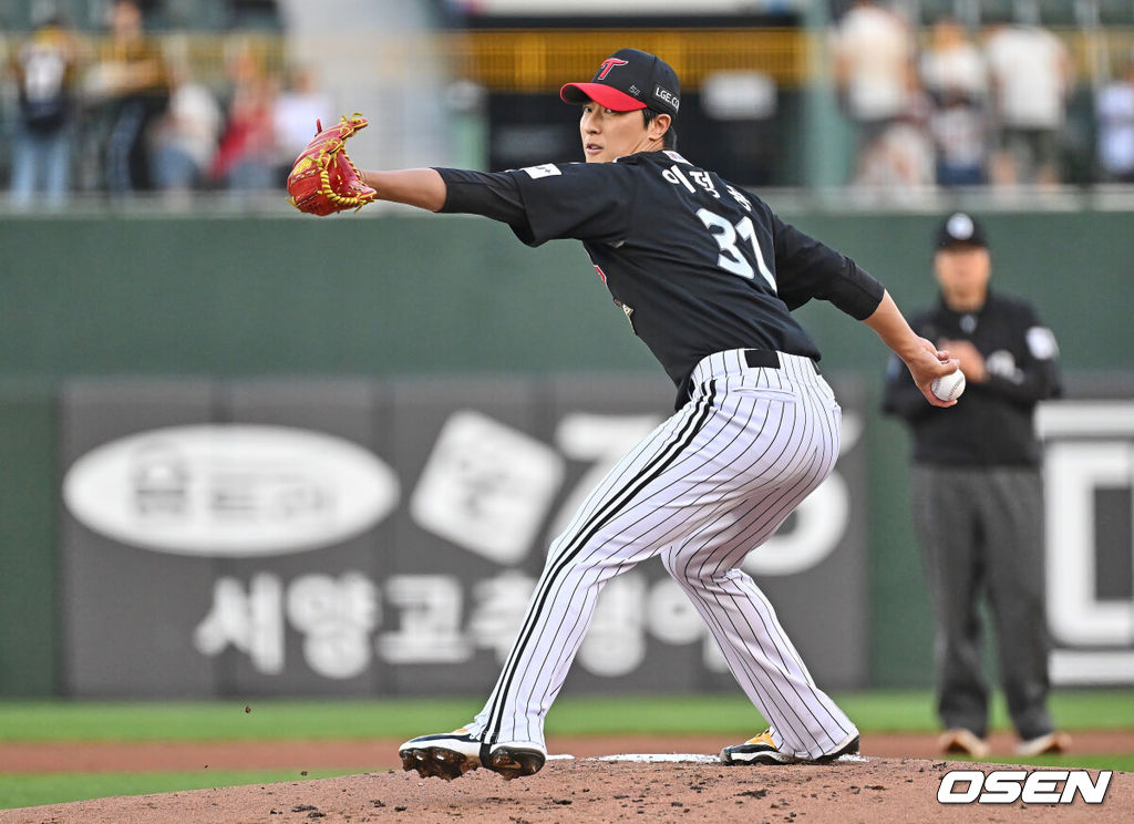 28일 부산 사직야구장에서 2026 신한 SOL KBO 리그 롯데 자이언츠와 LG 트윈스의 경기가 열렸다. 홈팀 롯데는 김진욱이, 방문팀 LG는 이정용이 선발 출전했다.LG 트윈스 선발 투수 이정용이 역투하고 있다. 2026.05.28 / foto0307@osen.co.kr
