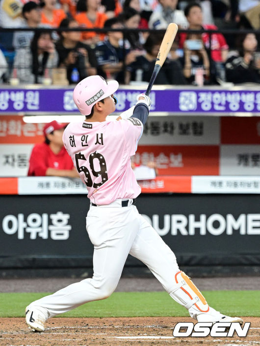 [OSEN=대전, 지형준 기자] 29일 대전 한화생명 볼파크에서 2026 신한 SOL KBO리그 한화 이글스와 SSG 랜더스의 경기가 열렸다.한화는 화이트, SSG은 최원준을 선발로 내세웠다.&nbsp;5회말 무사 1루에서 한화 허인서가 선제 좌월 투런포를 날리고 있다. 2026.05.29&nbsp;/ jpnews@osen.co.kr