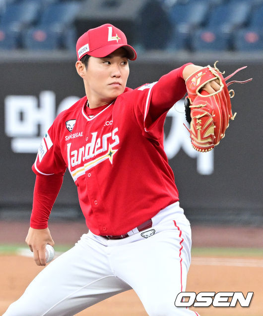 [OSEN=대전, 지형준 기자] 29일 대전 한화생명 볼파크에서 2026 신한 SOL KBO리그 한화 이글스와 SSG 랜더스의 경기가 열렸다.한화는 화이트, SSG은 최원준을 선발로 내세웠다.&nbsp;1회말 SSG 최원준이 역투하고 있다. 2026.05.29&nbsp;/ jpnews@osen.co.kr