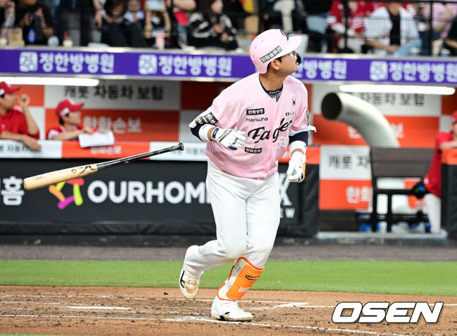 [OSEN=대전, 지형준 기자] 29일 대전 한화생명 볼파크에서 2026 신한 SOL KBO리그 한화 이글스와 SSG 랜더스의 경기가 열렸다.한화는 화이트, SSG은 최원준을 선발로 내세웠다.&nbsp;5회말 무사 1루에서 한화 허인서가 선제 좌월 투런포를 날리고 있다. 2026.05.29&nbsp;/ jpnews@osen.co.kr