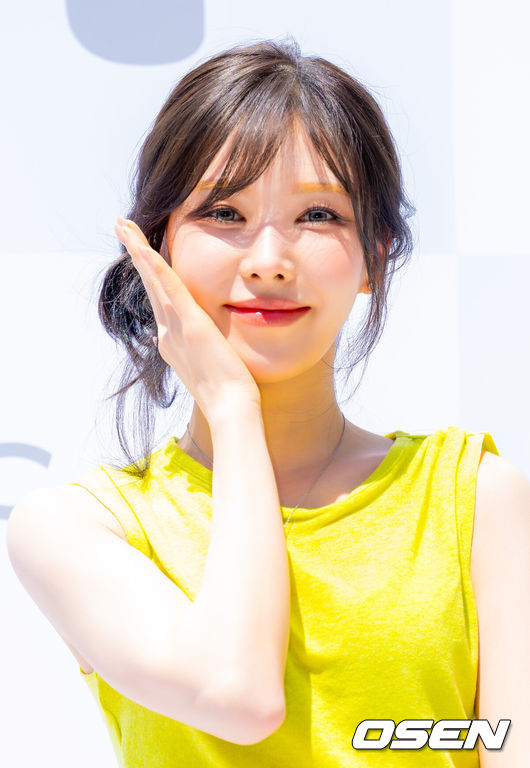 [OSEN=민경훈 기자] 29일 오후 서울 마포구 연남동에서 한 컨템포러리 브랜드 플래그십 스토어 오픈 포토 행사가 열렸다.행사에는 아이브(IVE) 이서, 레드벨벳 웬디, 비투비 육성재, 태국 배우 에미(EMI), 보니(BONNIE, 믹 (MIK)이 참석했다.레드벨벳 웬디가 포즈를 취하고 있다. 2026.05.29 / rumi@osen.co.kr