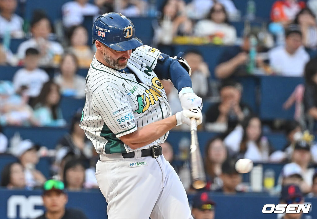 30일 창원NC파크에서 2026 신한 SOL KBO 리그 NC 다이노스와 롯데 자이언츠의 경기가 열렸다. 홈팀 NC는 라일리가, 방문팀 롯데는 이민석이 선발 출전했다. NC 다이노스 데이비슨이 6회말 2사 2루 중견수 앞 역전 1타점 안타를 치고 있다. 2026.05.30 / foto0307@osen.co.kr