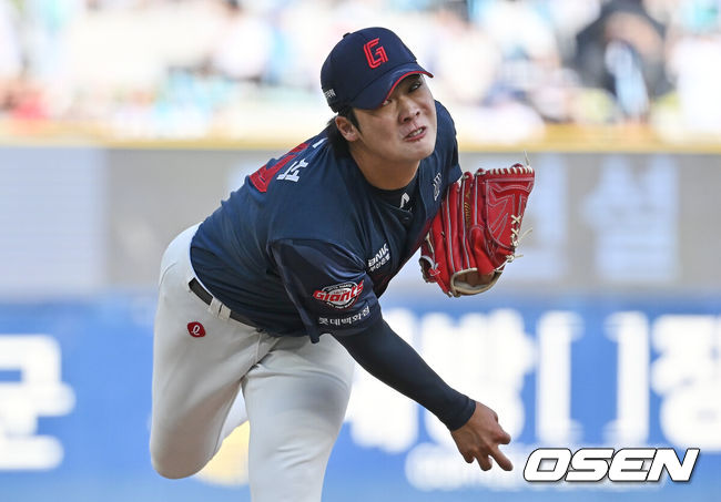 [OSEN=창원, 이석우 기자] 30일 창원NC파크에서 2026 신한 SOL KBO 리그 NC 다이노스와 롯데 자이언츠의 경기가 열렸다. 홈팀 NC는 라일리가, 방문팀 롯데는 이민석이 선발 출전했다. 롯데 자이언츠 선발투수 이민석이 역투하고 있다. 2026.05.30 / foto0307@osen.co.kr