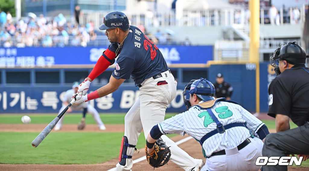 30일 창원NC파크에서 2026 신한 SOL KBO 리그 NC 다이노스와 롯데 자이언츠의 경기가 열렸다. 홈팀 NC는 라일리가, 방문팀 롯데는 이민석이 선발 출전했다. 롯데 자이언츠 레이예스가 1회초 무사 1,3루 우익수 앞 1타점 안타를 치고 있다. 2026.05.30 / foto0307@osen.co.kr