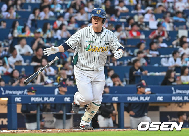 [OSEN=창원, 이석우 기자] 30일 창원NC파크에서 2026 신한 SOL KBO 리그 NC 다이노스와 롯데 자이언츠의 경기가 열렸다. 홈팀 NC는 라일리가, 방문팀 롯데는 이민석이 선발 출전했다. NC 다이노스 김형준이 7회말 무사 좌월 솔로 홈런을 치고 있다. 2026.05.30 / foto0307@osen.co.kr