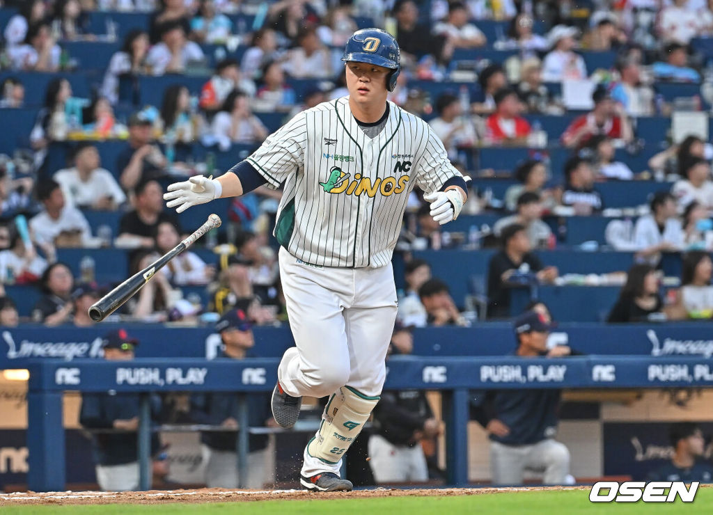 30일 창원NC파크에서 2026 신한 SOL KBO 리그 NC 다이노스와 롯데 자이언츠의 경기가 열렸다. 홈팀 NC는 라일리가, 방문팀 롯데는 이민석이 선발 출전했다. NC 다이노스 김형준이 7회말 무사 좌월 솔로 홈런을 치고 있다. 2026.05.30 / foto0307@osen.co.kr