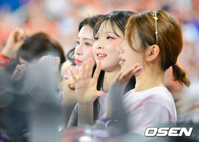 [OSEN=대전, 지형준 기자] 한화 치어리더 최석화 . 2026.05.30&nbsp;/ jpnews@osen.co.kr