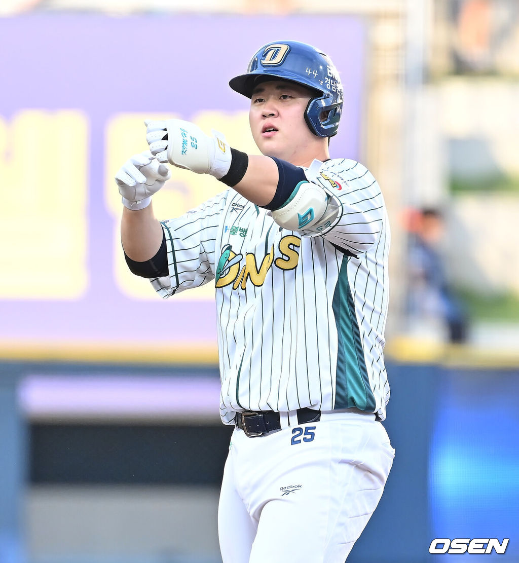 30일 창원NC파크에서 2026 신한 SOL KBO 리그 NC 다이노스와 롯데 자이언츠의 경기가 열렸다. 홈팀 NC는 라일리가, 방문팀 롯데는 이민석이 선발 출전했다. NC 다이노스 김형준이 5회말 1사 1,2루 좌익수 왼쪽 1타점 2루타를 치고 세리머니를 하고 있다. 2026.05.30 / foto0307@osen.co.kr