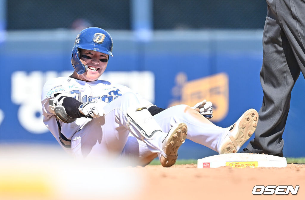 31일 창원NC파크에서 2026 신한 SOL KBO 리그 NC 다이노스와 롯데 자이언츠의 경기가 열렸다. NC 다이노스 박시원이 5회말 1사 1,3루 우중간 1타점 2루타를 치고 활짝 웃고 있다. 2026.05.31 / foto0307@osen.co.kr