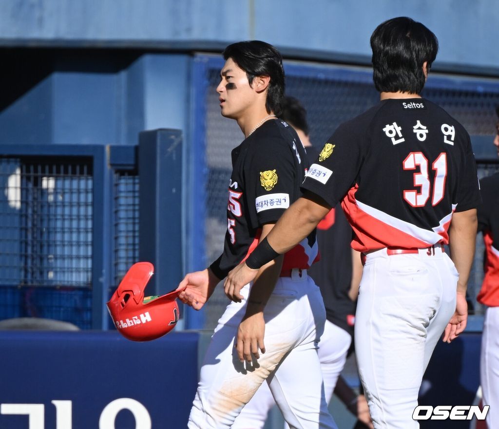 KIA 타이거즈 김도영이 31일 잠실구장에서 열린 LG 트윈스와 경기에서 3-5로 패배하고 아쉬워하고 있다. 2026.05.31 /cej@osen.co.kr