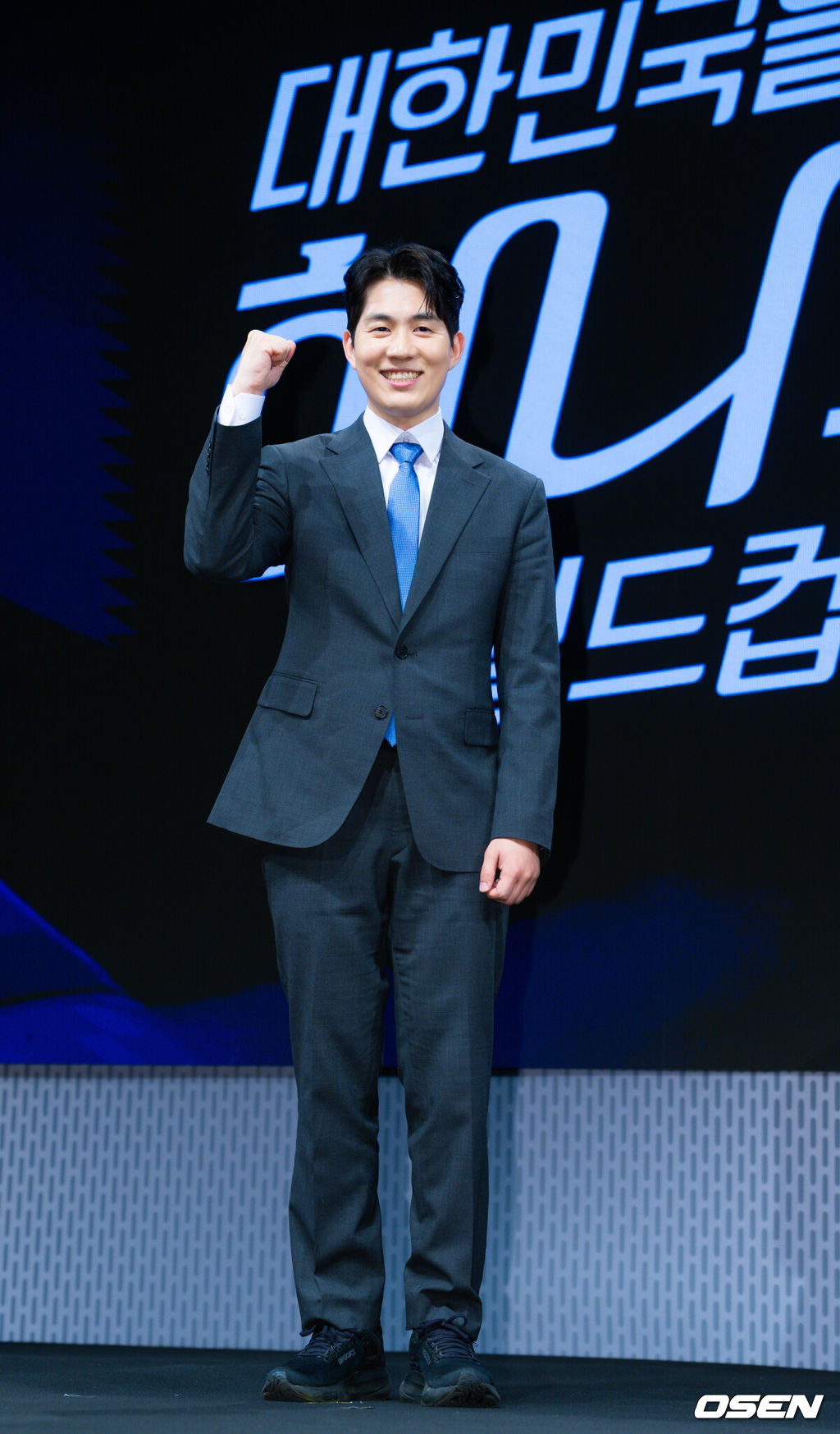 2일 오후 서울 여의도 KBS 아트홀에서 KBS 2026 FIFA 북중미 월드컵 제작발표회가 진행됐다. 한국은 이번 대회 조별리그 A조에서 체코, 멕시코, 남아프리카공화국과 경쟁한다. 6월12일 체코전을 시작으로 19일 멕시코전, 25일 남아프리카공화국전을 차례로 치르며 32강 진출을 노린다.남현종 캐스터가 포즈를 취하고 있다. 2026.06.02 /rumi@osen.co.kr
